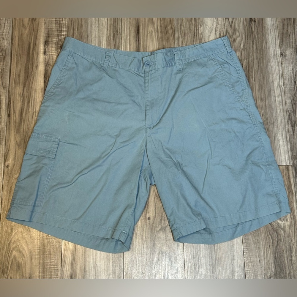 Columbia Men's 100% Cotton 10" Inseam Flat Front Khaki Shorts Size 42 Blue